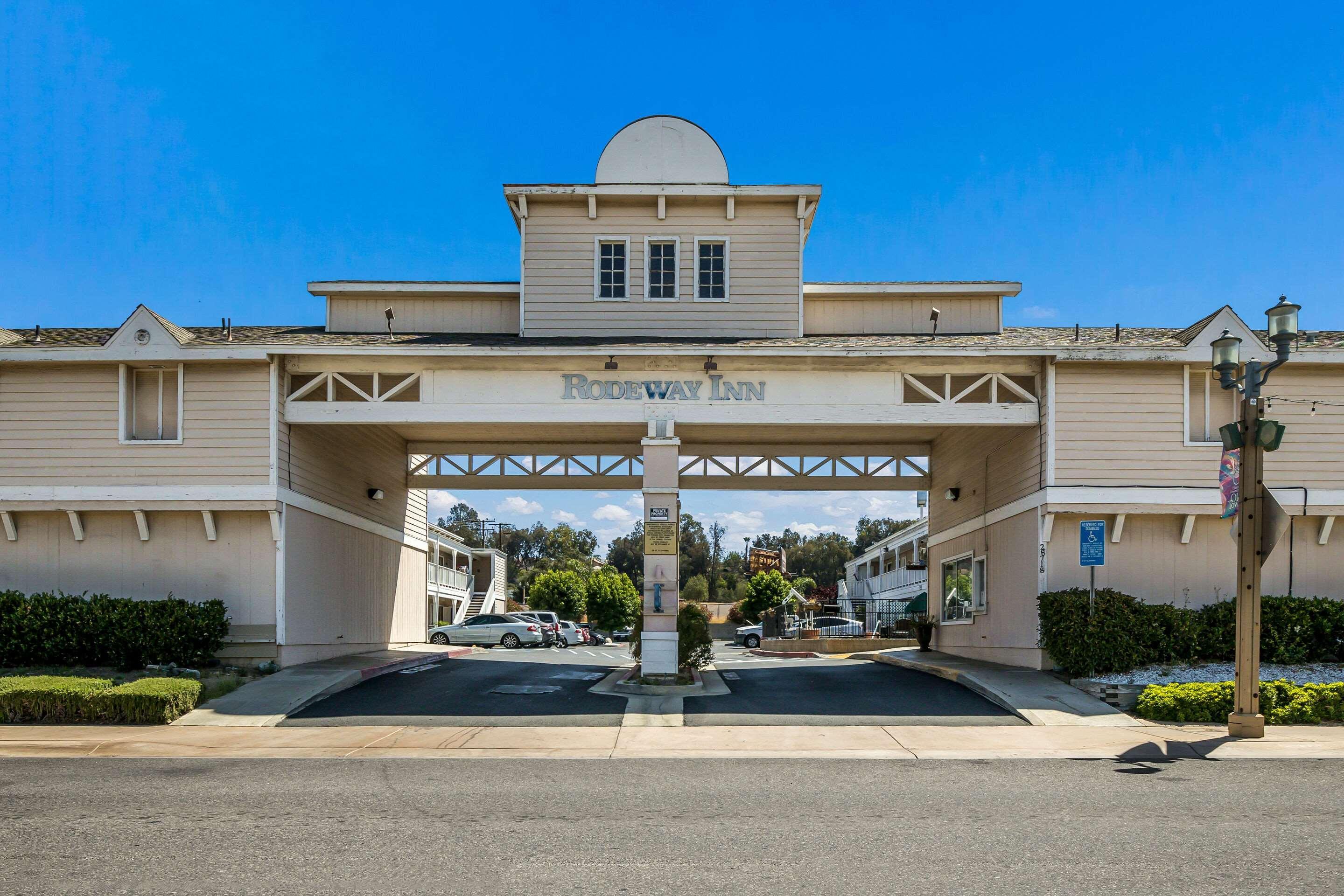 Rodeway Inn Old Town Temecula Exterior photo